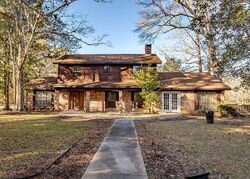 Pre-foreclosure in  Manchester Rd Moss Point, MS 39562