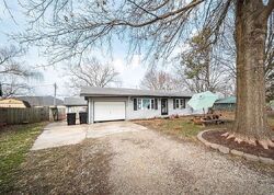 Pre-foreclosure in  Marion Dr Saint James, MO 65559