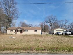 Pre-foreclosure in  Harrison Ln Poplar Bluff, MO 63901