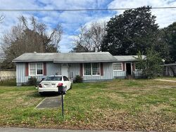 Pre-foreclosure in  Sutherland Dr Mobile, AL 36611