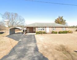 Pre-foreclosure in  Crescent Dr Kinston, NC 28504