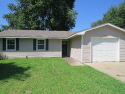  E 4th Pl, Grove OK