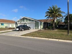 Pre-foreclosure in  Se Larkwood Cir Port Saint Lucie, FL 34952