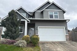 Pre-foreclosure in  Ne Rockwell Dr Estacada, OR 97023