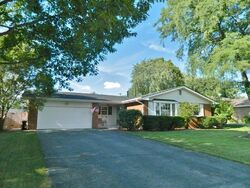 Pre-foreclosure in  Briar Ln North Aurora, IL 60542