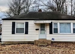 Pre-foreclosure in  Dusky Dr Saint Louis, MO 63133