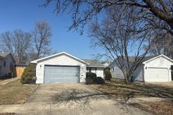 Pre-foreclosure in  Sutherland Rd Springfield, IL 62702