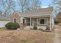 Pre-foreclosure in  S Park Ave Springfield, IL 62704