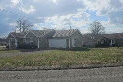 Pre-foreclosure in  Austyn Ter Columbia, TN 38401