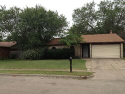 Pre-foreclosure in  APPOMATTOX DR Fort Worth, TX 76140