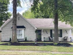  Columbia Woods Ln, Millington TN