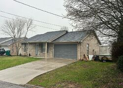 Pre-foreclosure in  Lyle Bend Ln Knoxville, TN 37918