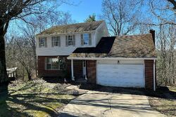 Pre-foreclosure in  Lake Dr Parkersburg, WV 26104