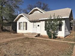  S 12th St, Slaton TX