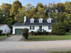 Pre-foreclosure in  Country Glen Dr Ona, WV 25545