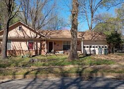 Pre-foreclosure in  Amersham Dr Memphis, TN 38119