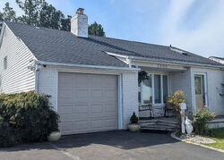 Pre-foreclosure in  Windsor Dr Bethpage, NY 11714