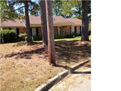 Pre-foreclosure in  Ainsworth Ct Montgomery, AL 36117