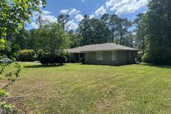 Pre-foreclosure in  Mixon Ave Bay Minette, AL 36507