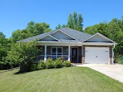 Pre-foreclosure in  Hillside Cir Opelika, AL 36804
