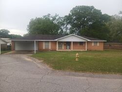 Pre-foreclosure in  Mae St Saraland, AL 36571
