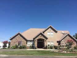 Pre-foreclosure in  Maple Ave Laton, CA 93242