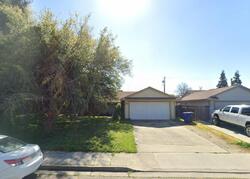 Pre-foreclosure in  Rosehill Dr Chowchilla, CA 93610