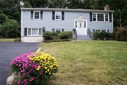 Pre-foreclosure in  Ledgewood Dr Gales Ferry, CT 06335