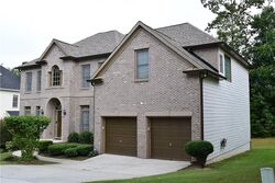 Pre-foreclosure in  Renaissance Cir Atlanta, GA 30349