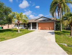 Pre-foreclosure in  Se Wallace Ter Port Saint Lucie, FL 34983