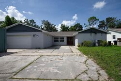 Pre-foreclosure in  Navel Tree Ct Orlando, FL 32818