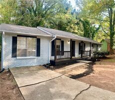 Pre-foreclosure in  Lark Ct Jonesboro, GA 30236
