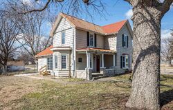  N Lakeview Ave, Elmwood IL