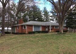Pre-foreclosure in  Lakeview Rd Mount Vernon, IL 62864