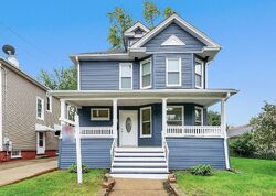 Pre-foreclosure in  4th St Waukegan, IL 60085