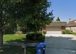 Pre-foreclosure in  Trailwood Ln Northbrook, IL 60062