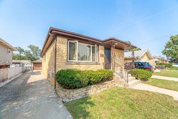 Pre-foreclosure in  Mackinaw Ave Calumet City, IL 60409