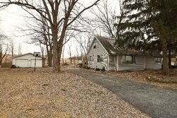 Pre-foreclosure in  W Goodenow Rd Beecher, IL 60401