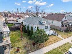 Pre-foreclosure in  New York Ave Whiting, IN 46394