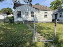 Pre-foreclosure in  S Beacon St Muncie, IN 47302