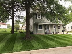 Pre-foreclosure in  E 17th St N Newton, IA 50208
