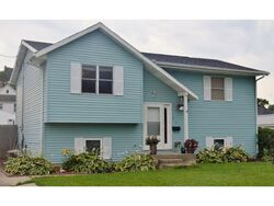  E 3rd St, Vinton IA