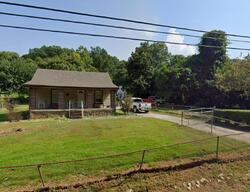 Pre-foreclosure in  Jefferson Hill Rd Fairdale, KY 40118