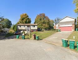Pre-foreclosure in  Winding Spring Pl Louisville, KY 40245