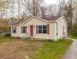 Pre-foreclosure in  Garfield Rd Auburn, ME 04210