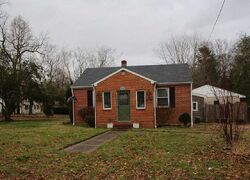 Pre-foreclosure in  2nd Ave Queenstown, MD 21658