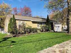 Pre-foreclosure in  Viscoloid Ave Leominster, MA 01453