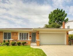 Pre-foreclosure in  Cathedral Dr Sterling Heights, MI 48312