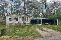 Pre-foreclosure in  S 11th Street Rd Saint Joseph, MO 64503