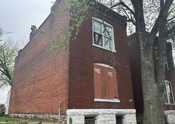 Pre-foreclosure in  S Compton Ave Saint Louis, MO 63111